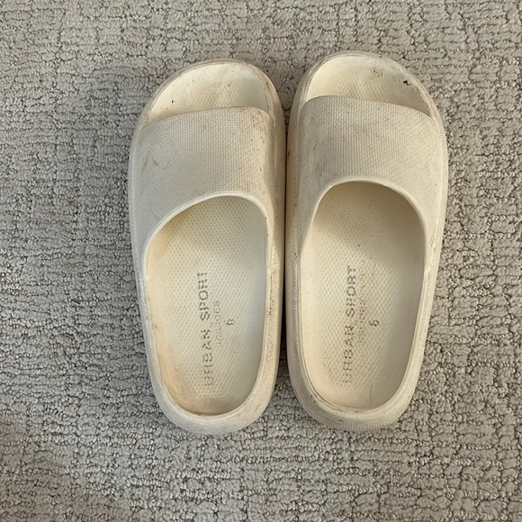 🩴🩴BEACH SHOES🩴🩴 - Picture 1 of 5